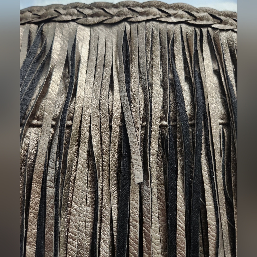 Fringe Fashion crosbody mettalic colors bag with gold chain, used as is
